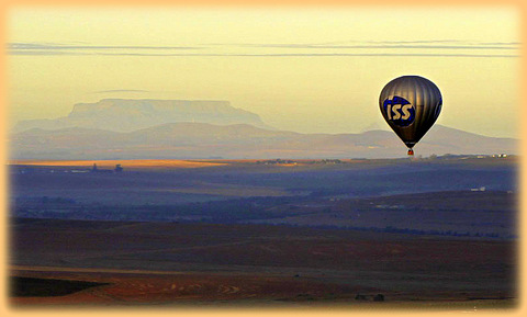 Mit dem Ballon am Paarl Rock